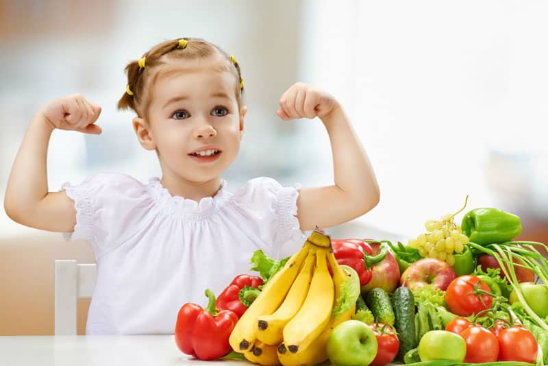 Để phát triển khỏe mạnh, trẻ cần được bổ sung đầy đủ vitamin